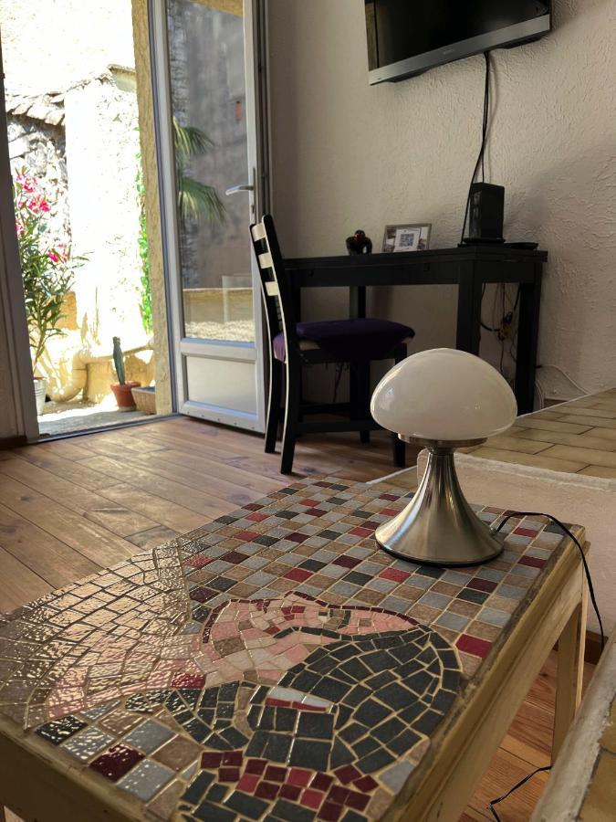 Studio Avec Terrasse Sur Cour, Authentique, Calme Avignon Kültér fotó